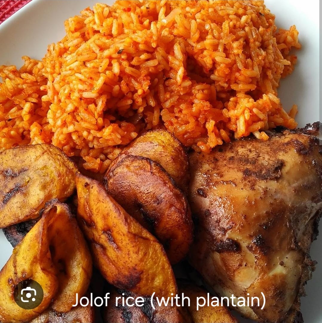 Jollof Rice with Chicken & Plantains