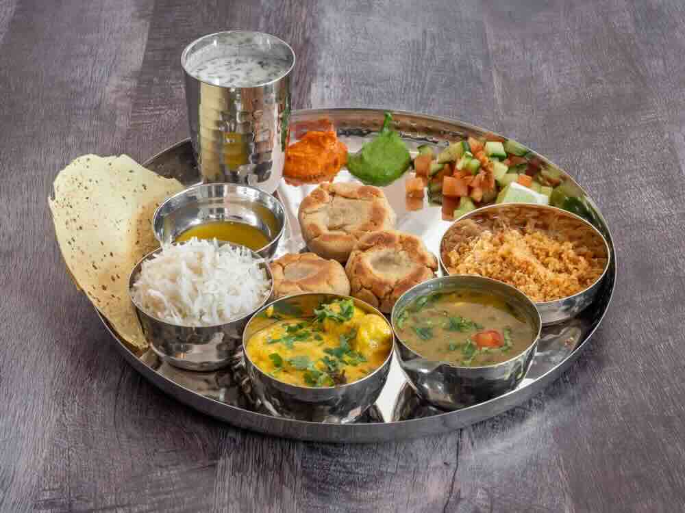 Indian Delux Lunch (2 Rotis, Rice, Gatte Ki Sabji, Dessert)